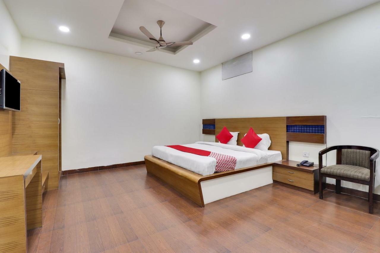 Oyo 43936 Hotel Rajputana Palace Farrukhabad Стая снимка