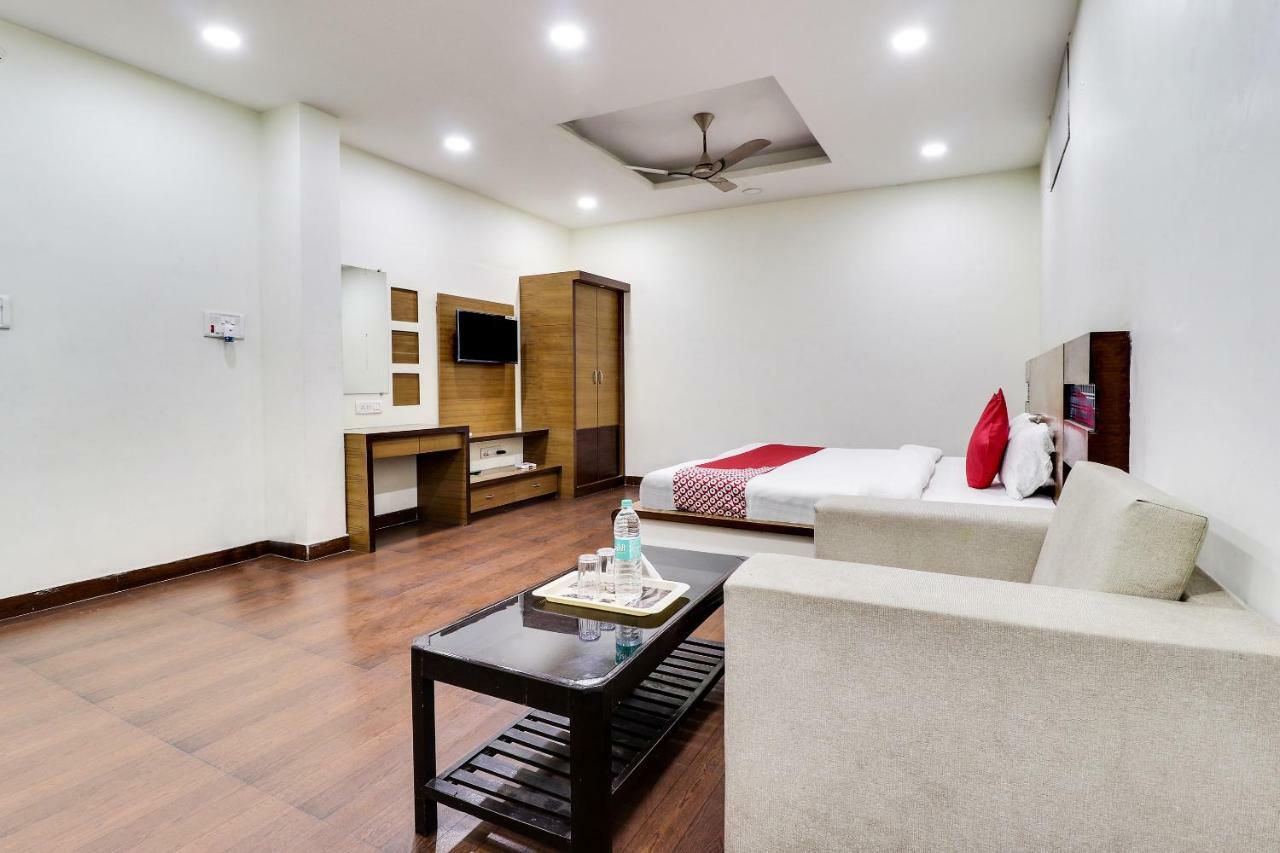 Oyo 43936 Hotel Rajputana Palace Farrukhabad Стая снимка