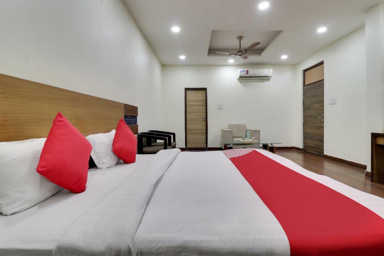 Oyo 43936 Hotel Rajputana Palace Farrukhabad Стая снимка