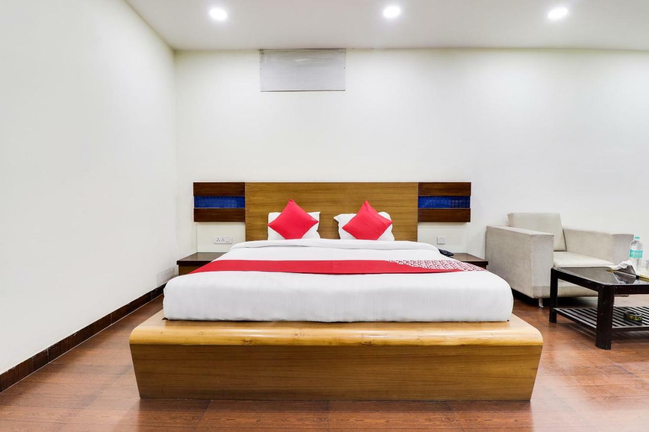 Oyo 43936 Hotel Rajputana Palace Farrukhabad Стая снимка