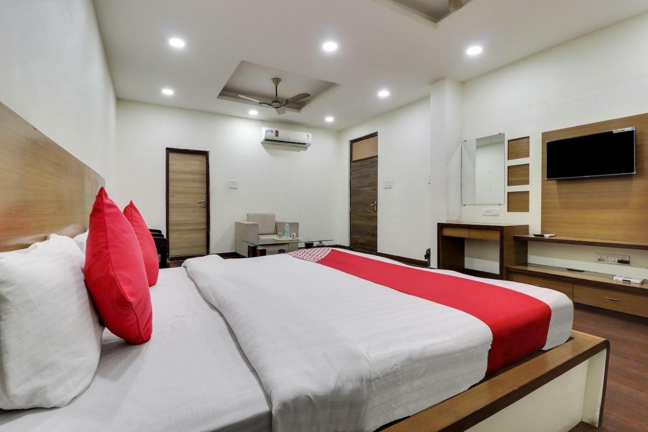 Oyo 43936 Hotel Rajputana Palace Farrukhabad Стая снимка